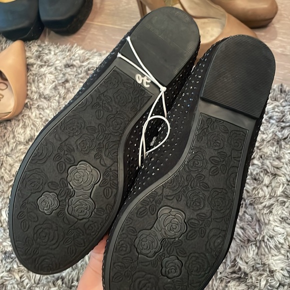 Brand new black flats, never worn - Picture 2 of 2
